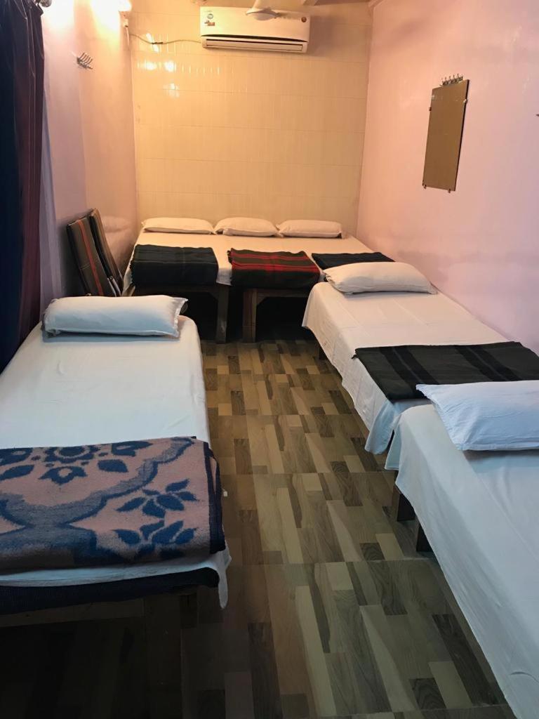 Golden Lodge Varanasi Exterior foto